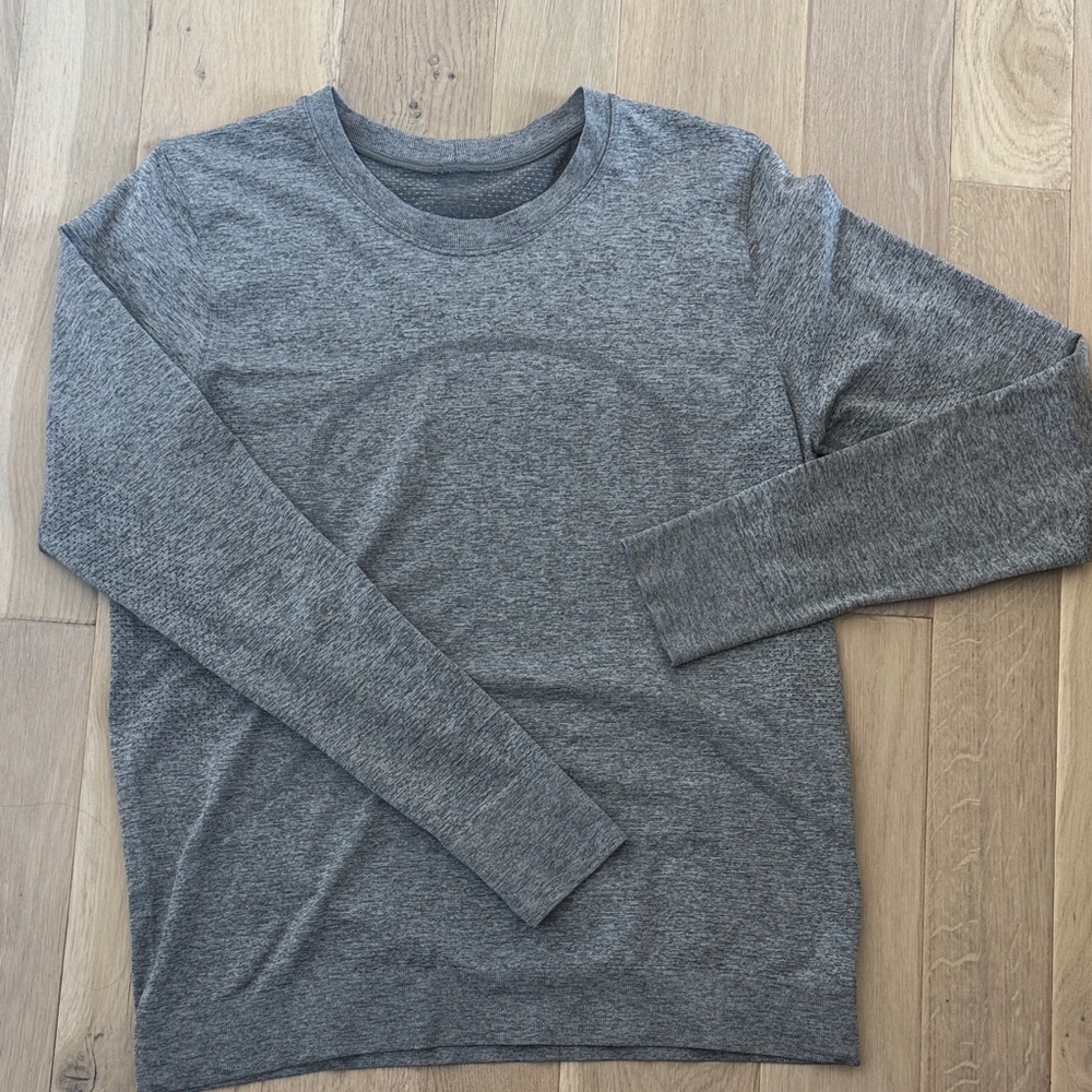 Lululemon women’s swiftly top size 8 great condition